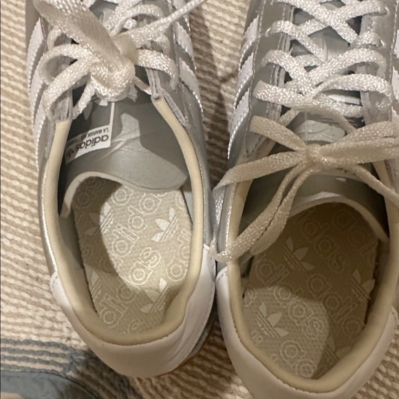 Silver Adidas sneakers - Picture 5 of 6